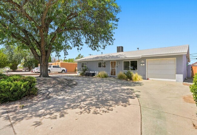 Photo - 3707 Comanche Rd NE