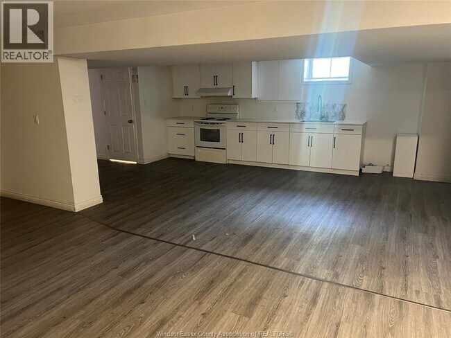 Photo - 1550 Roxborough Blvd