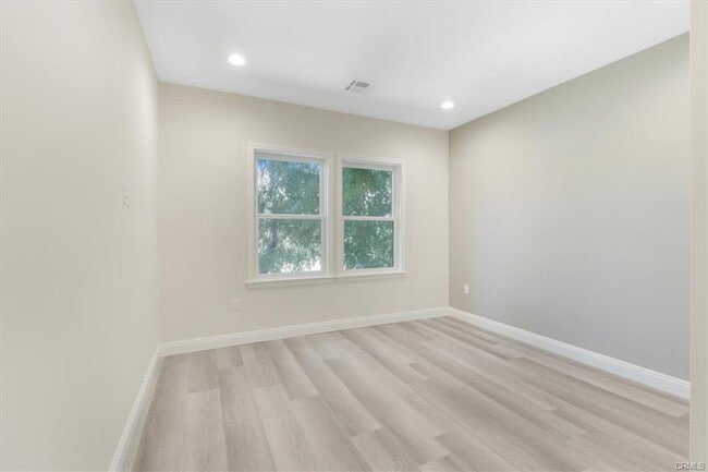 Photo - 571 Lincoln Ave