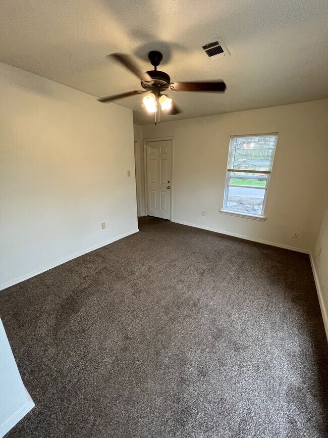 2 Bed 2 Bath House, Water & Lawn Care Incl... House Rental in Van