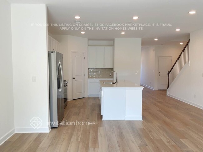 Photo - 204 E Millbrook Dr