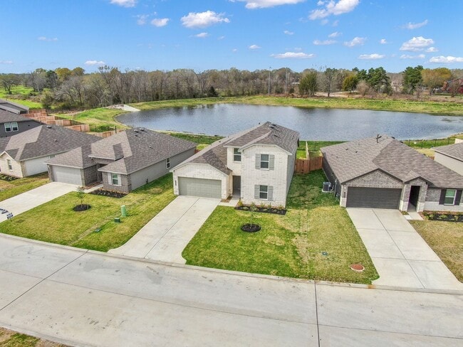 Building Photo - Never lived in 4 bed 3 bath with water views Rental