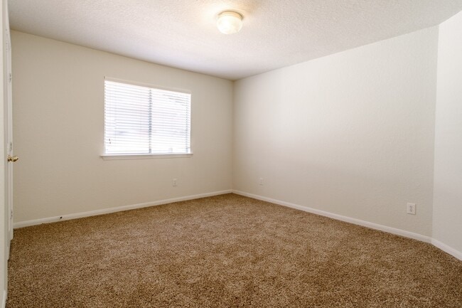 Photo - 2918 Five Oaks Dr