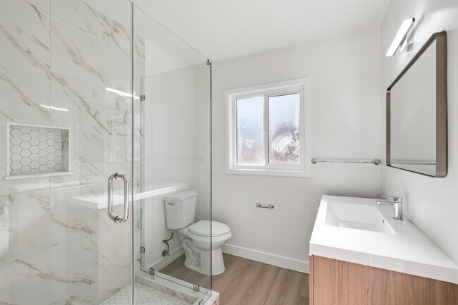 4321 Saugus Ave