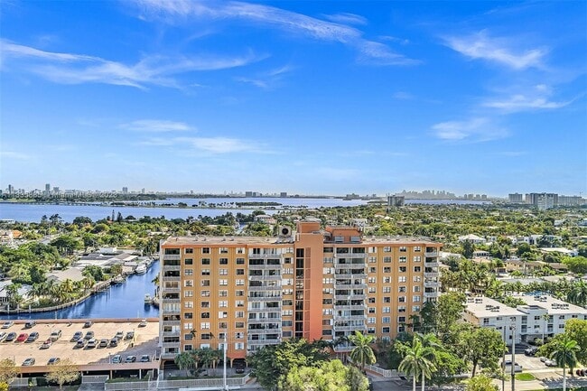 Photo - 2450 NE 135th St Unidad 209
