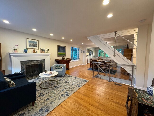 Photo - Fantastic 5 Bed 3 Bath Single Family Home ...