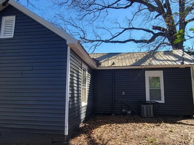 Photo - 810 Monroe St