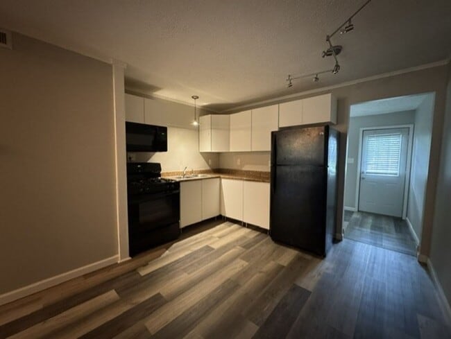 Photo - 300-302 Cobb St Unit 302 Cobb St
