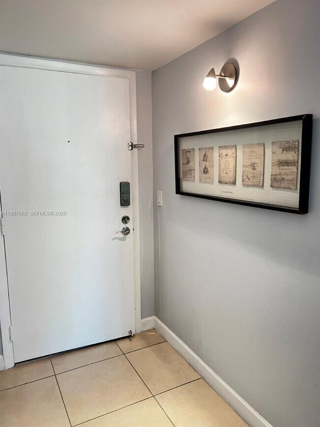 Photo - 19501 E Country Club Dr Unidad 9404