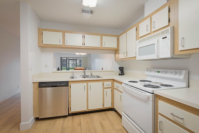 Photo - 903 Harbour Pointe Way