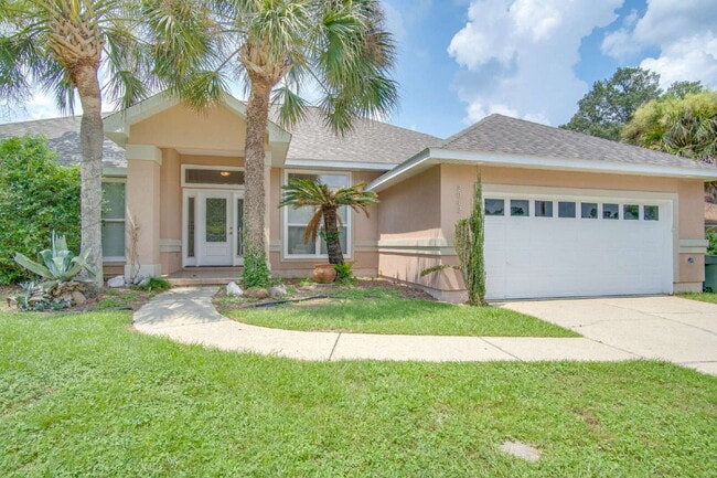 Building Photo - Spacious 4-Bedroom Cantonment Home with Sc...