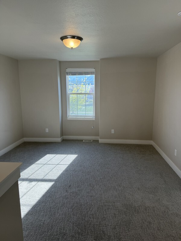 Photo - 1567 N 400 W