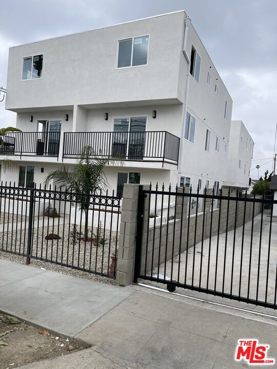 Photo - 1237 N Kenmore Ave Apartamento