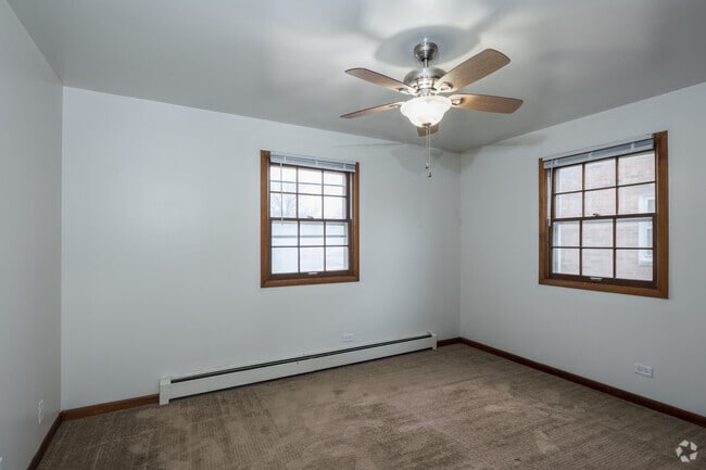 2BR, 1BA - 870SF