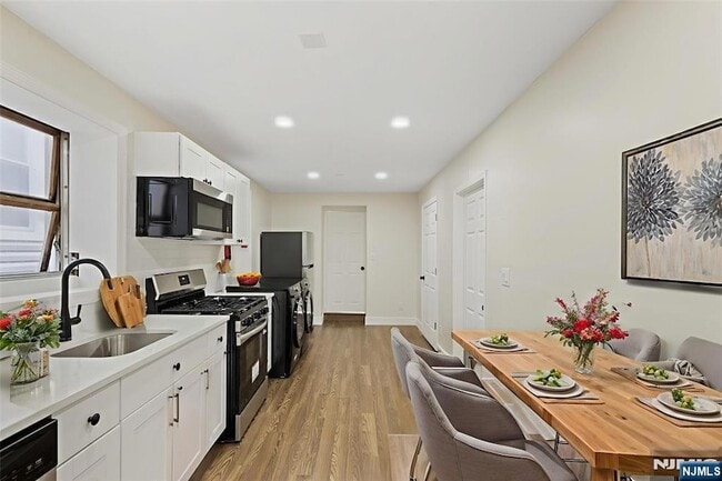 Photo - 86 Farnham Ave