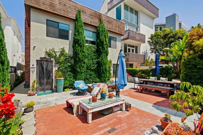 21-23 Privateer Street