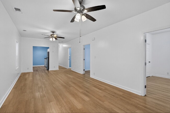 Photo - Cozy bungalow close to everything