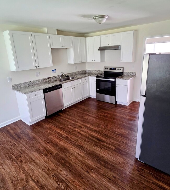 Photo - 210 Wimbledon Ct