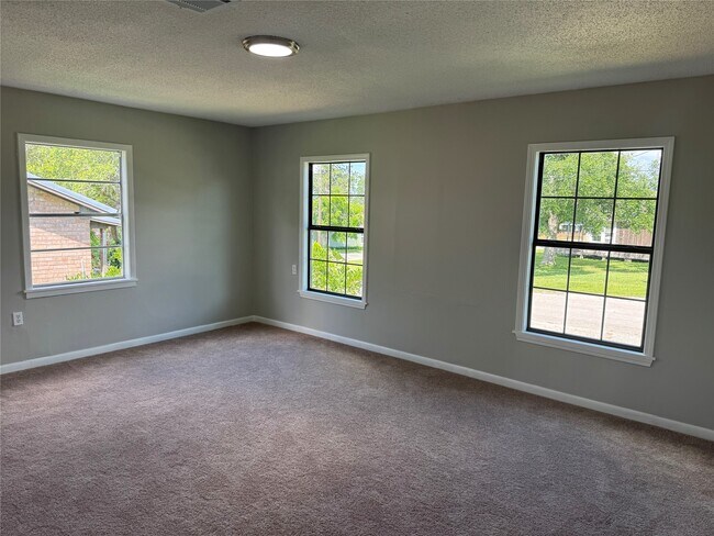Photo - 411 N Baron St