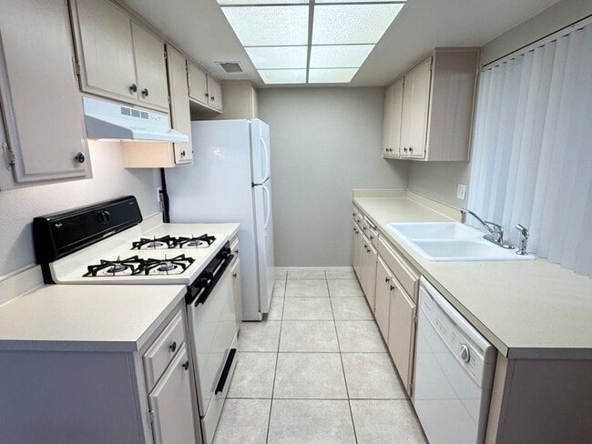 Photo - 1420 E Vegas Valley Dr