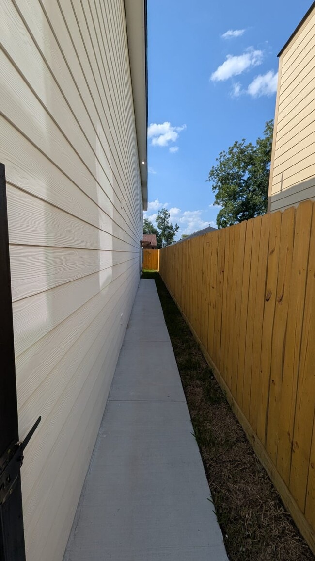 Photo - 2310 Wavell St