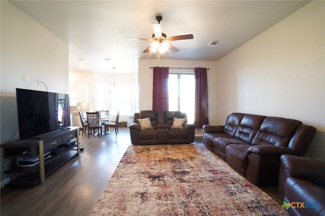 Photo - 708 Holstein Dr