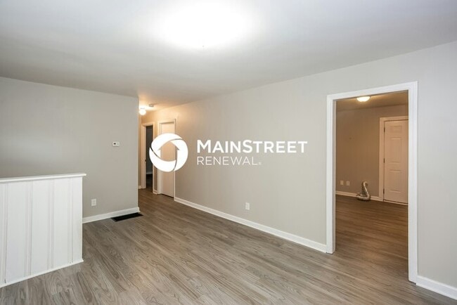 Photo - 3 Bedroom Pet-Friendly Home in Charlotte, NC with Main Street Renewal