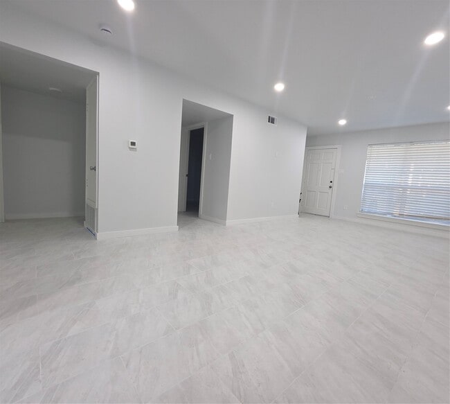 Photo - 1505 Woodhead St Unit 2