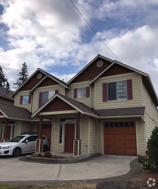 Building Photo - Hood River Townhouse