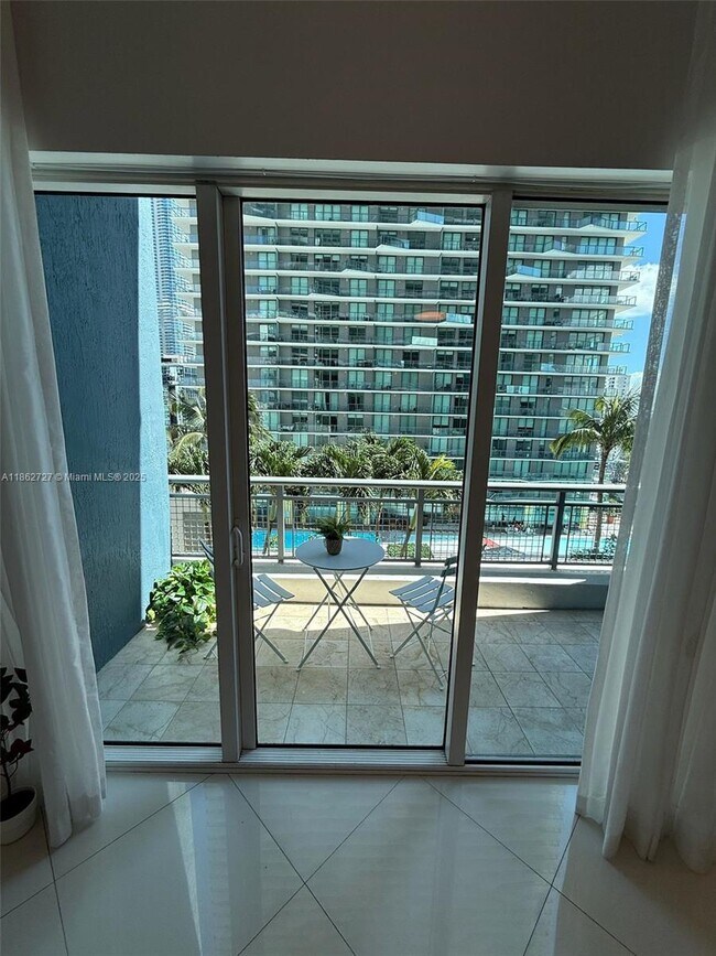 Photo - 60 SW 13th St Unidad 1418