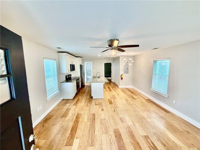 Photo - 946 Hubbard St SW