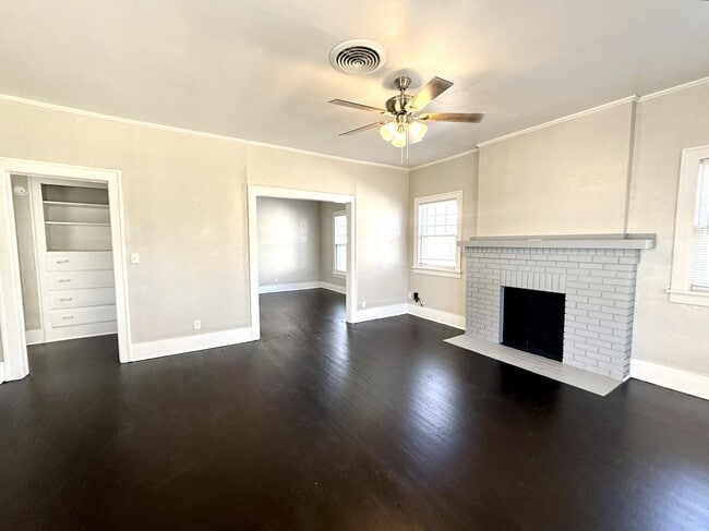 Photo - 409 B St NW
