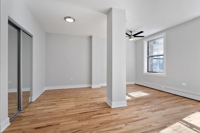 Photo - 1625 W Howard St Unit 216