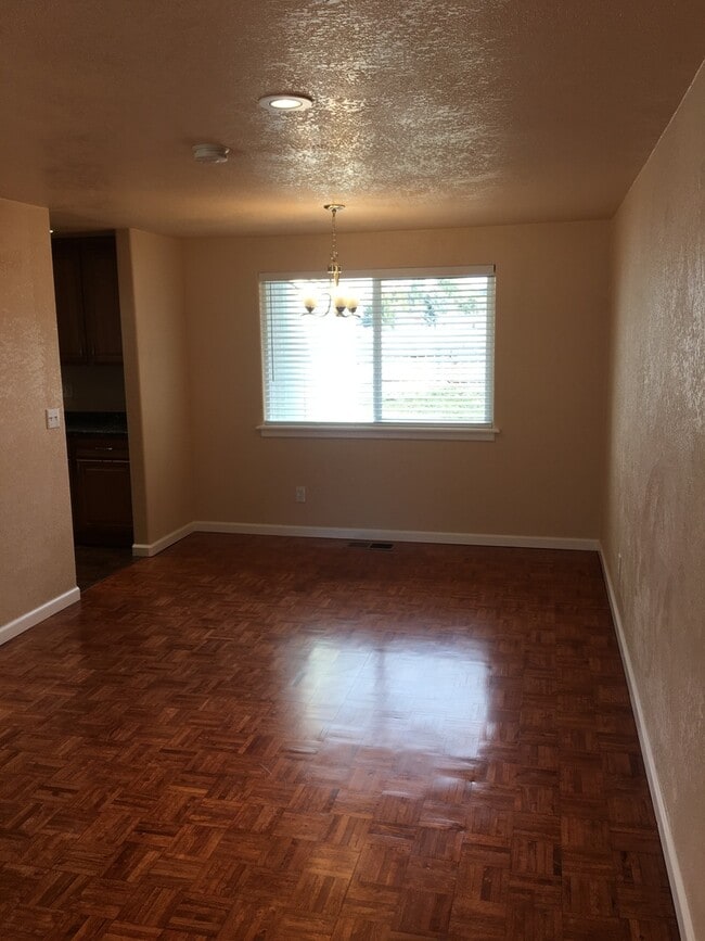 Photo - 3 bedroom 2 bathroom house - Stewart Lennox