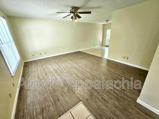 Building Photo - 269 Peach Orchard Dr