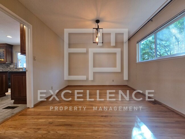 Photo - 3087SF 2 Story 5/2.5 House - Community Cabana, Pets Ok, 3 Fireplaces, Beautiful Updated Kitchen