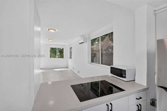 1055 SW 12th St Unit 1
