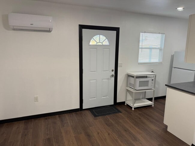 Photo - 1 Bed 1 bath Efficiency