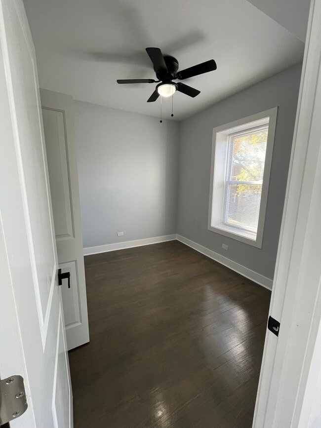 5033 W Wabansia Ave Unit 1W