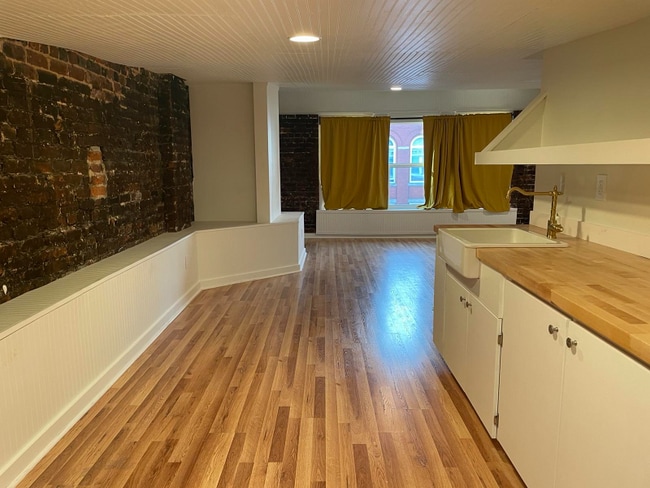 Photo - 119 W Main St