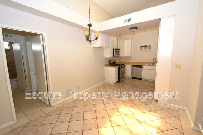 Photo - 564 Rosewood Ave