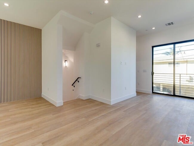2817 Redondo Blvd