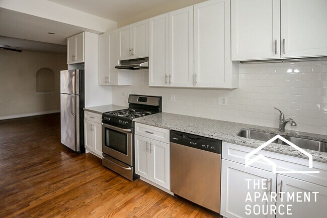Building Photo - 1821 W Leland Ave Rental