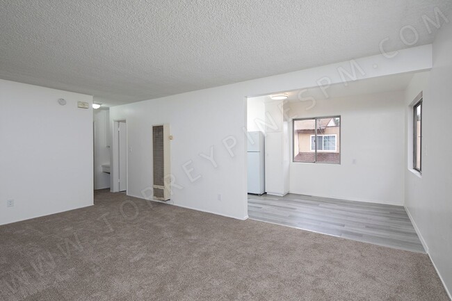 Building Photo - OPEN HOUSE: 11/23 11AM-12PM ~ 2 BR in Pacific Beach with Parking! Unit 4554