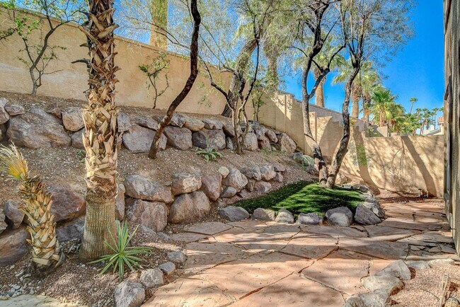Photo - 5 BDR/ 4.5 BTH, Triple Master Home including pool & spa!