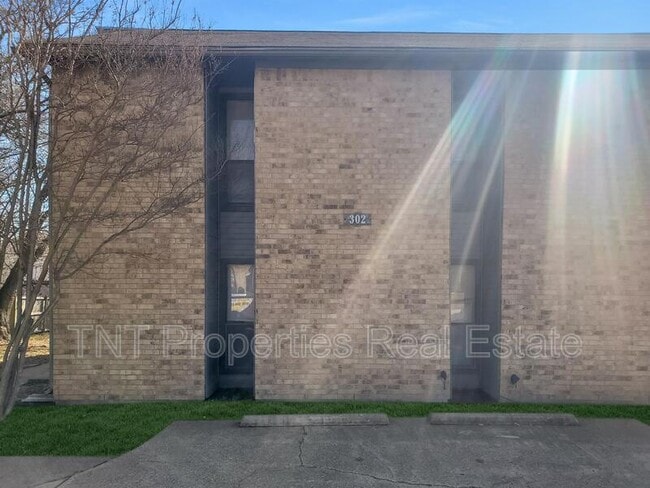Building Photo - 302 Manuel Dr Unit D