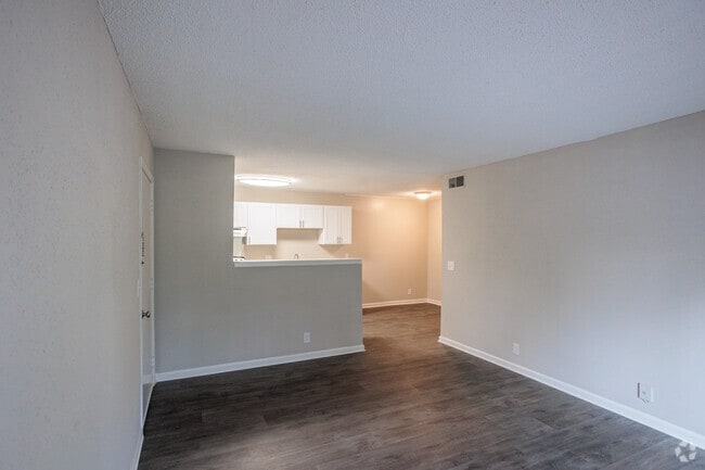 2BR, 1BA - 950SF.- Living Room - Kingwood