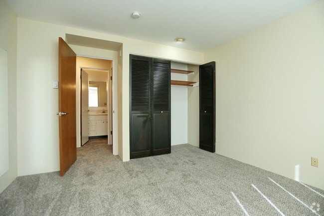 1BR, 1BA – 715 SF