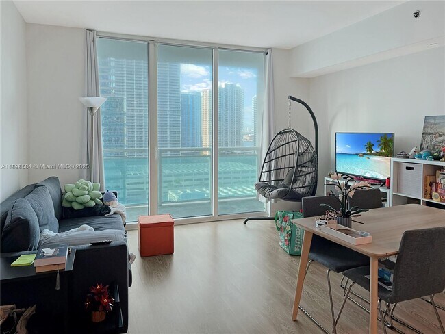 Building Photo - 950 Brickell Bay Dr Unit 1608 Rental