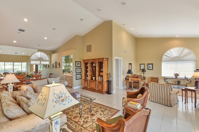 Photo - 392 Spyglass Way